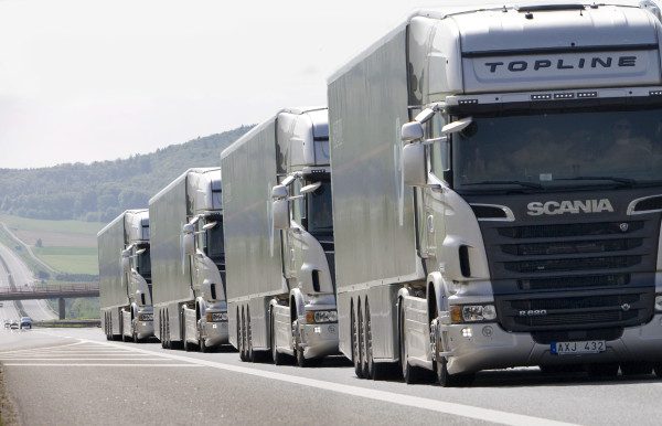 Camiones Scania en ruta platooning e1459240532960