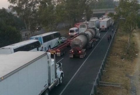 transportistas carretera Mexico Queretaro caos Mexico Queretaro MILIMA20160406 0126 8