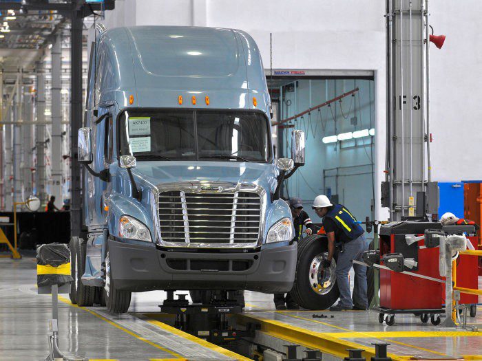 Daimler Trucks North America eroeffnet Lkw Produktionswerk in Saltillo