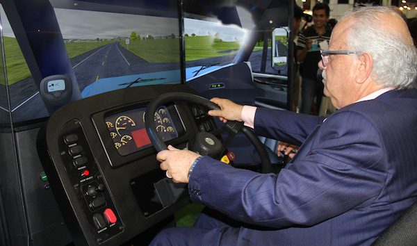 Freightliner entrega simulador de conduccion a CANACAR