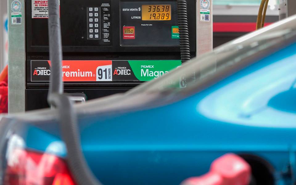 El huachicol no es el unico delito que se comete con la gasolina pues tambien existe la venta de litros incompletos de este combustible