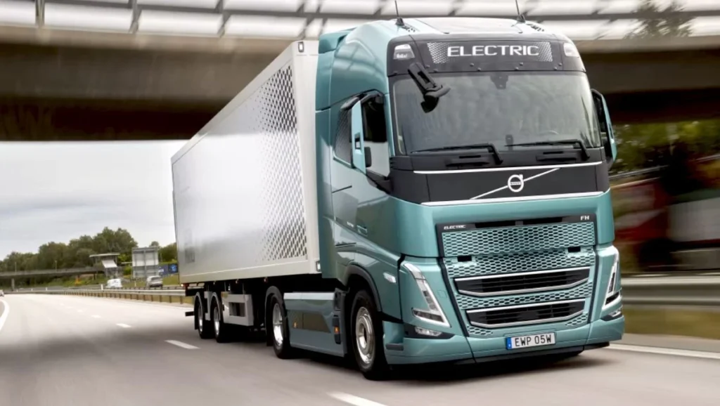 Volvo FH Electric Class 8 cab over tractor2