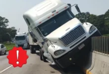 Trepado en el muro; así quedó un tráiler sobre la autopista Veracruz-Puebla 4 autopista