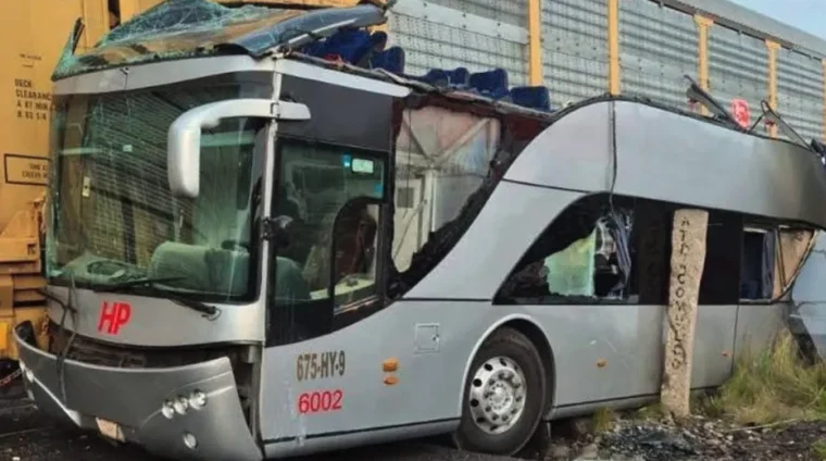 Van 10 muertos por imprudencia de conductor de autobús de Herradura de Plata en cruce ferroviario 1 autobus tren atlacomulco b3c8c6