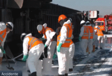 Tráiler con 40 Toneladas de Pintura Vuelca en Ecatepec y Vecinos Cometen Rapiña 2 rapiña