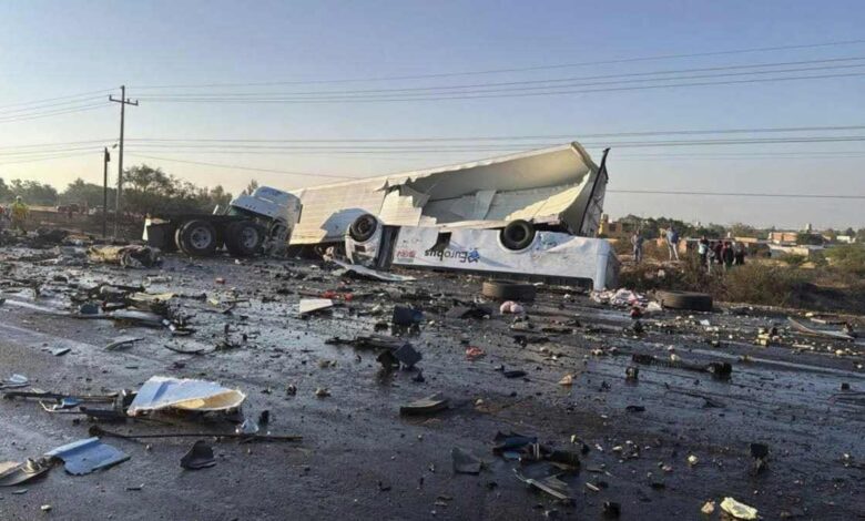 2 accidentes fatales, Trailer impacta a autobús de personal en la Silao Irapuato, y otro en la Morelia Pátzcuaro 1 accidente en la Silao Irapuato