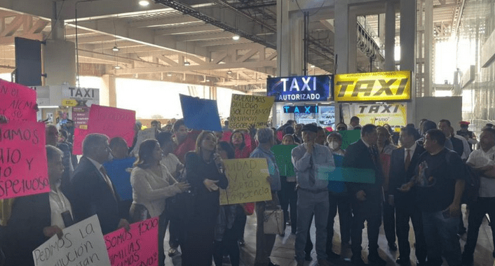Protesta en Aeropuerto Internacional de la Ciudad de México: taxistas denuncian discriminación y competencia ilegal 1 taxistas